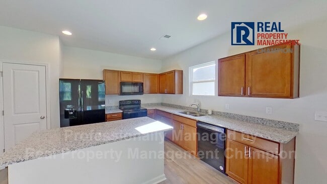 Building Photo - Beautiful Home with Spacious and Open Floorplan