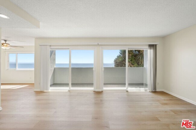 Foto del edificio - 18004 Coastline Dr