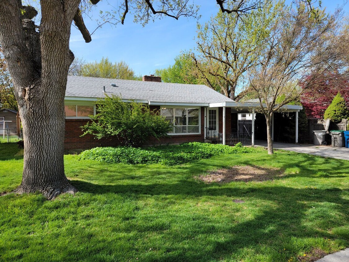 Foto principal - Northend 3 bed 2 bath home