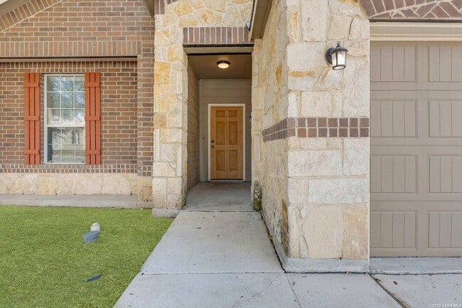 Building Photo - 322 Walnut Crest