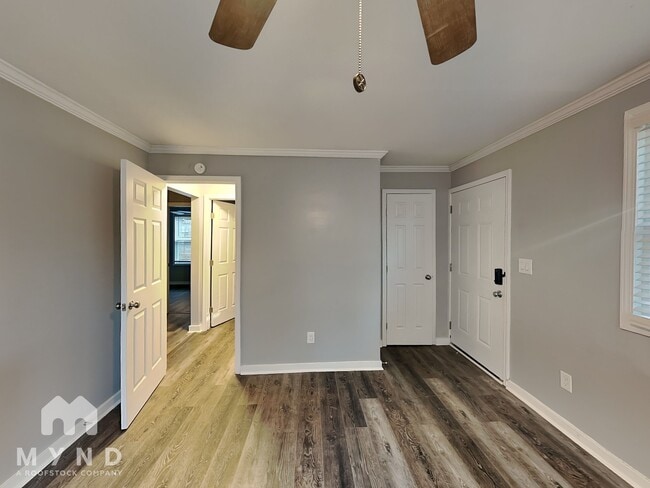 Building Photo - 1290 Elizabeth Ave SW