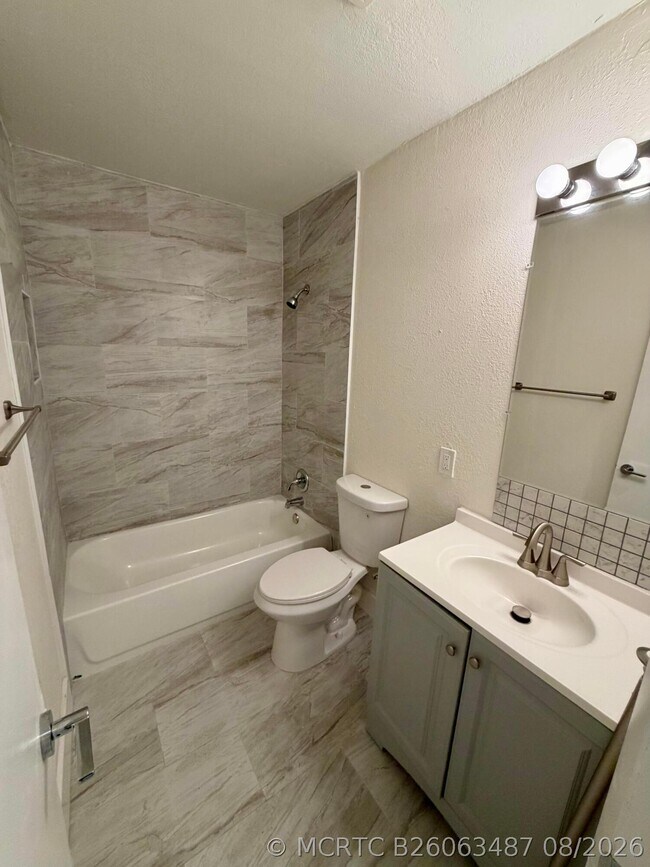 Foto del edificio - 2851 NW 11th Pl