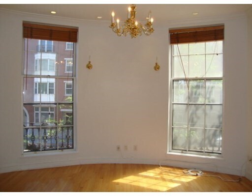 Foto del edificio - 27 Bowdoin St