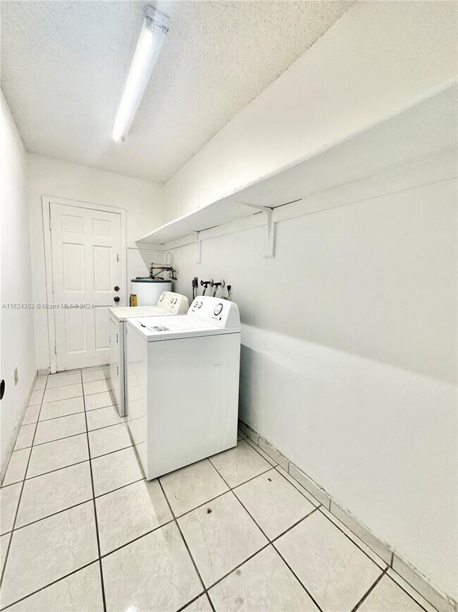 Building Photo - 2801 SW 17th St