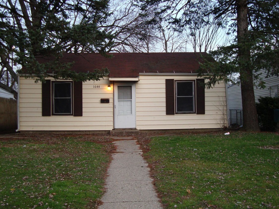 Building Photo - 1644 N Adams St