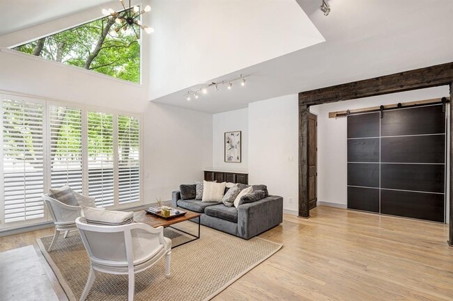 Foto del edificio - 338 Litchfield Ln