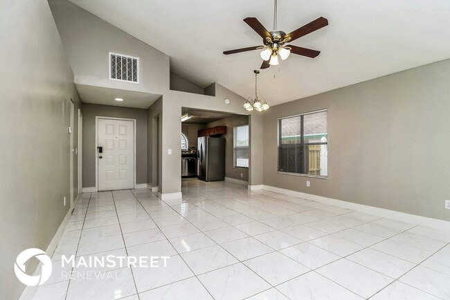 Building Photo - 609 Conure St