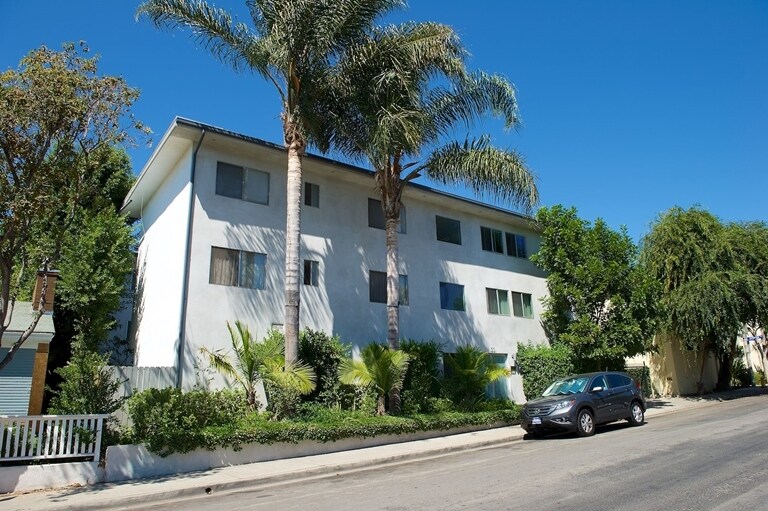 Primary Photo - 1221 N Genesee Ave
