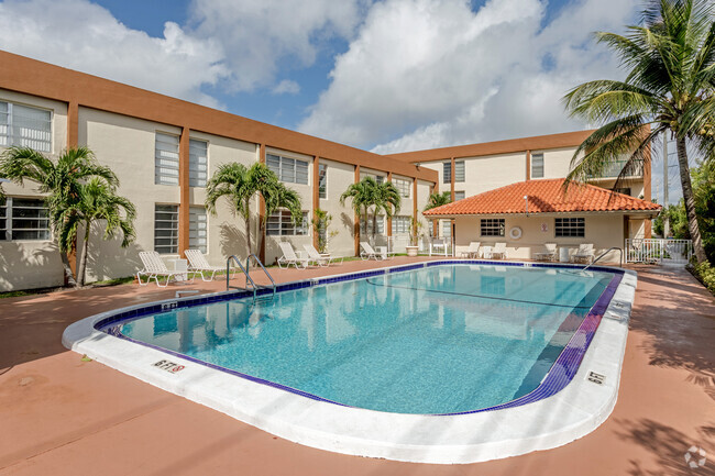 Piscina - Las Brisas Gardens Apartments