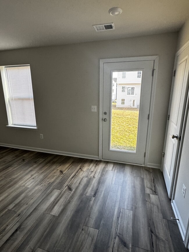 Building Photo - 122 Milburn Dr