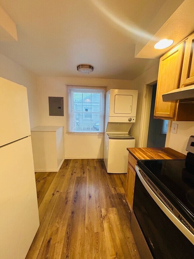 Building Photo - Charming 2 Bedroom House with Fenced Yard in Fairmount Park Neighborhood