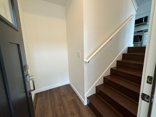 Building Photo - BH T 9520