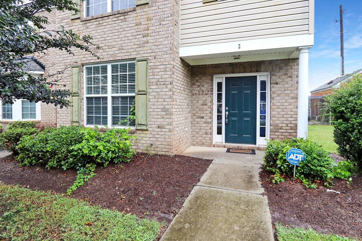 Primary Photo - 2 Musket Ln