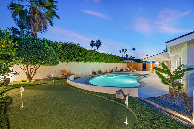 Building Photo - 1190 E Buena Vista Dr