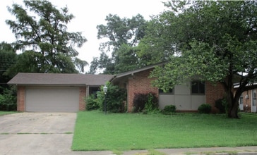 Building Photo - 2026 Harvard Dr