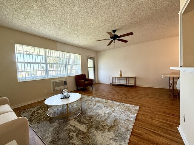 Building Photo - 158 Easthampton G