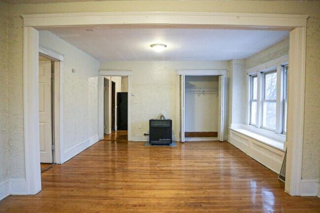 Building Photo - 3 bedroom in Worcester MA 01603