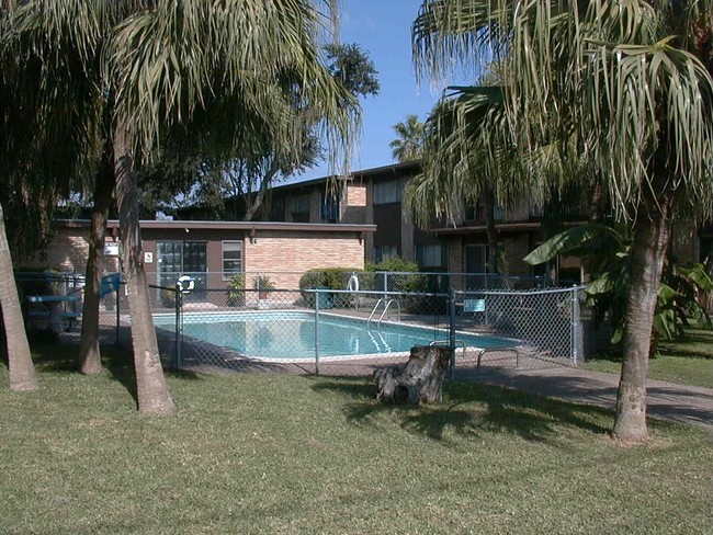 Piscina - Seville Apartments