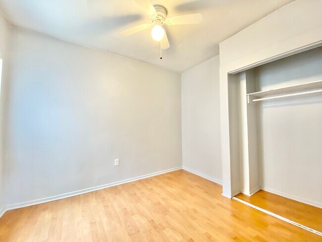 Foto del edificio - 1128 Raymond Ave