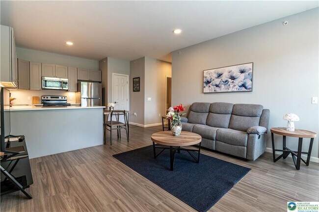 Building Photo - 948 N Front St