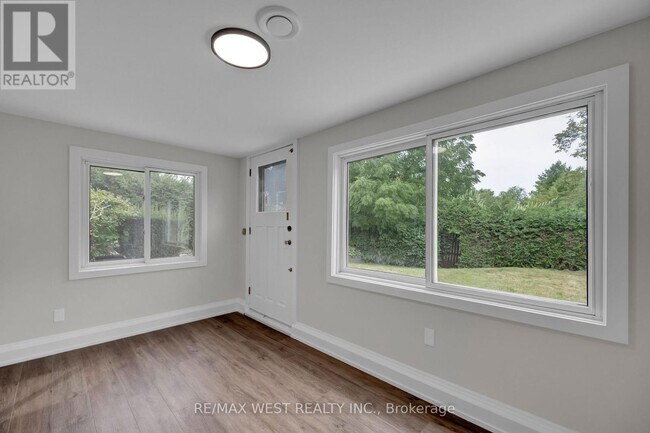 Building Photo - 397 Brentwood Ave
