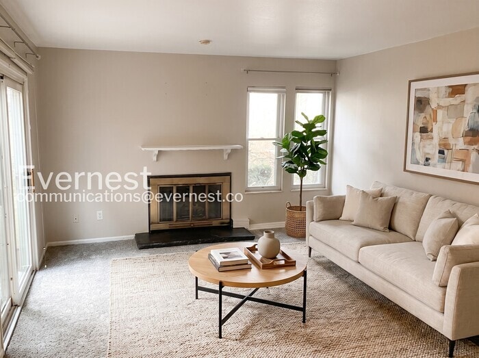 2 Bed/2.5 Bath Town Home with Garage / Available Soon! - 2 Bed/2.5 Bath Town Home with Garage / Available Soon!
