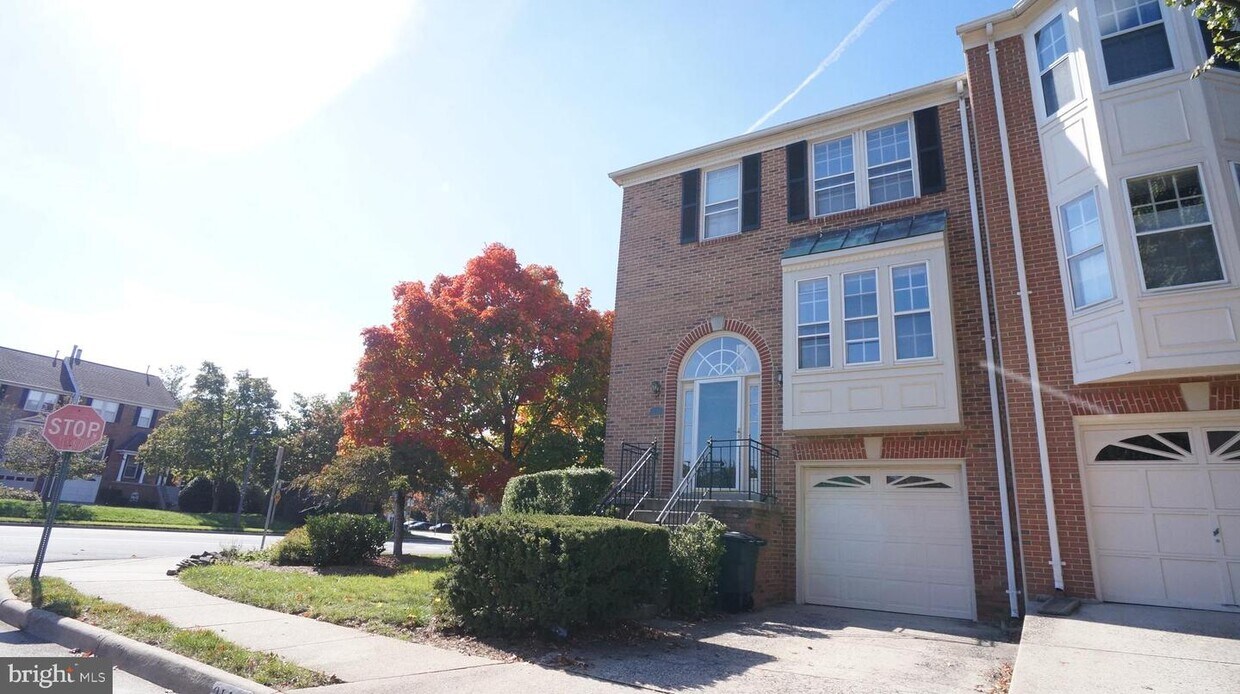 2114 Eluna Ct, Vienna, VA 22182 Townhome Rentals in Vienna VA