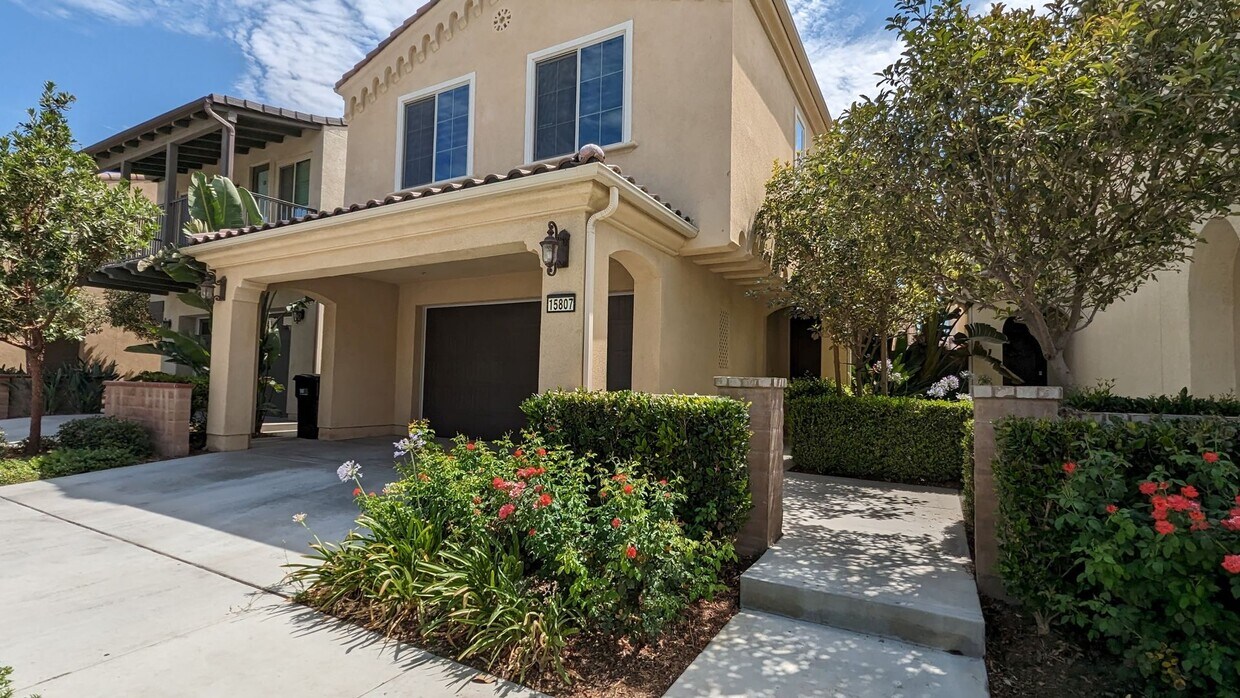 Foto principal - 15807 Moonflower Ave