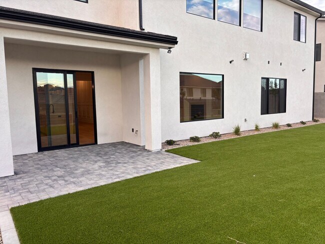 Foto del edificio - Brand New 5 bed 4 Bath in Desert Canyons