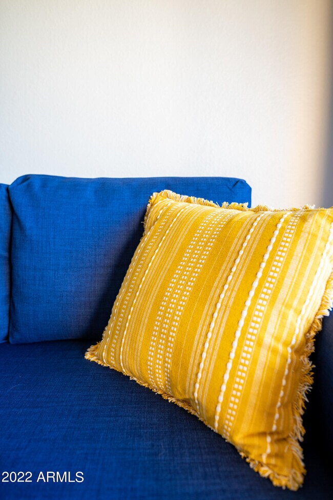 Building Photo - 8055 Thomas Rd