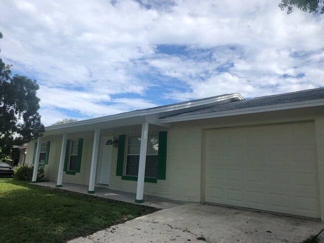 Building Photo - 1203 Oakwood Ln