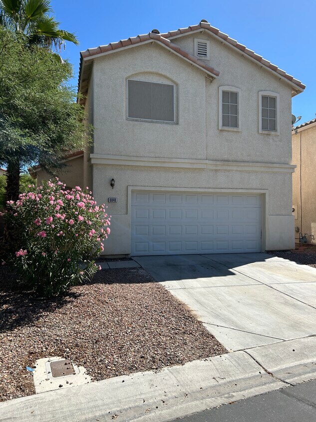 Foto principal - 6048 Shallow Springs St