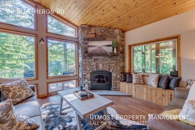 Building Photo - One of a kind Washougal river view home