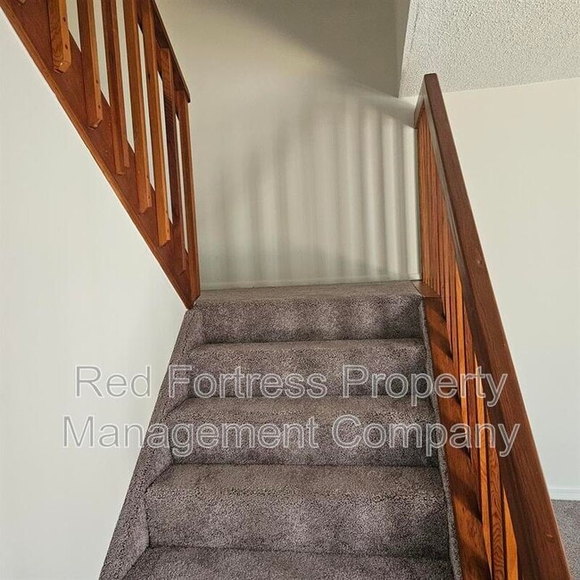 Building Photo - 6300 Sugar Bush Ln