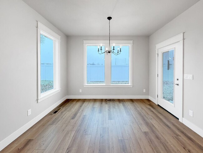 Foto del edificio - Brand New 4-Bedroom Home in Pheasant Meadows with 3-Car Garage Near Shopping and Dining