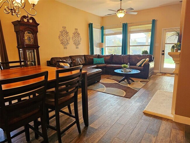 Foto del edificio - 2210 Onion Creek Pkwy