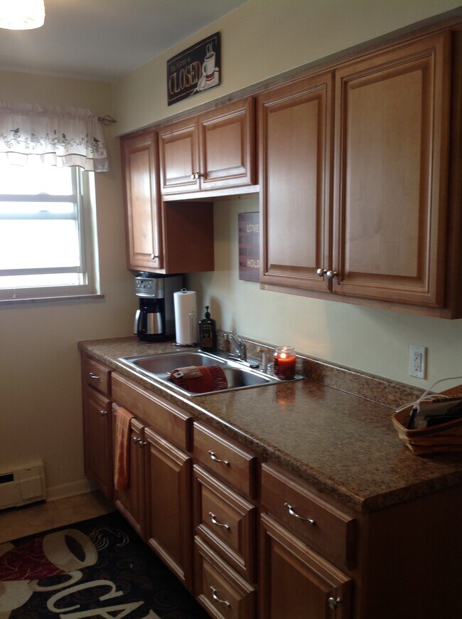 Building Photo - 3724 Drakewood Dr