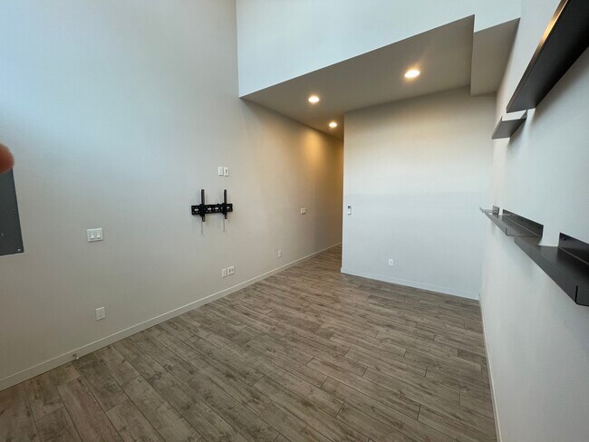 Building Photo - 2622C SW Nevada St