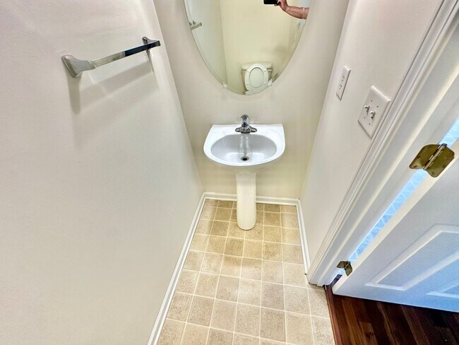 Foto del edificio - 1065 Constitution Park Blvd