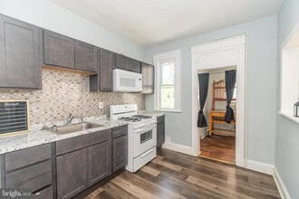 Building Photo - 409 Edgewood St