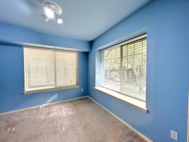 Building Photo - 1550 SW 175th Ave