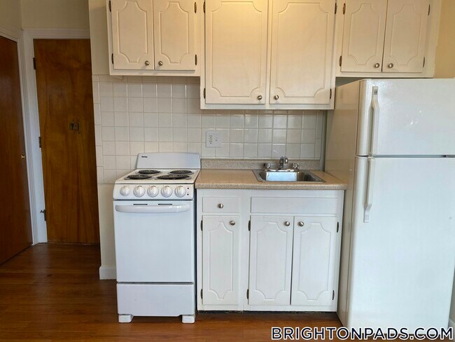Building Photo - 168 N Beacon St