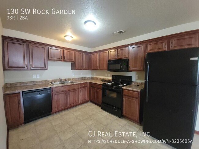 Building Photo - 130 SW Rock Garden