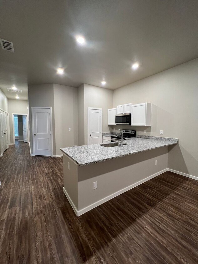 Primary Photo - 2115 N Avenue J