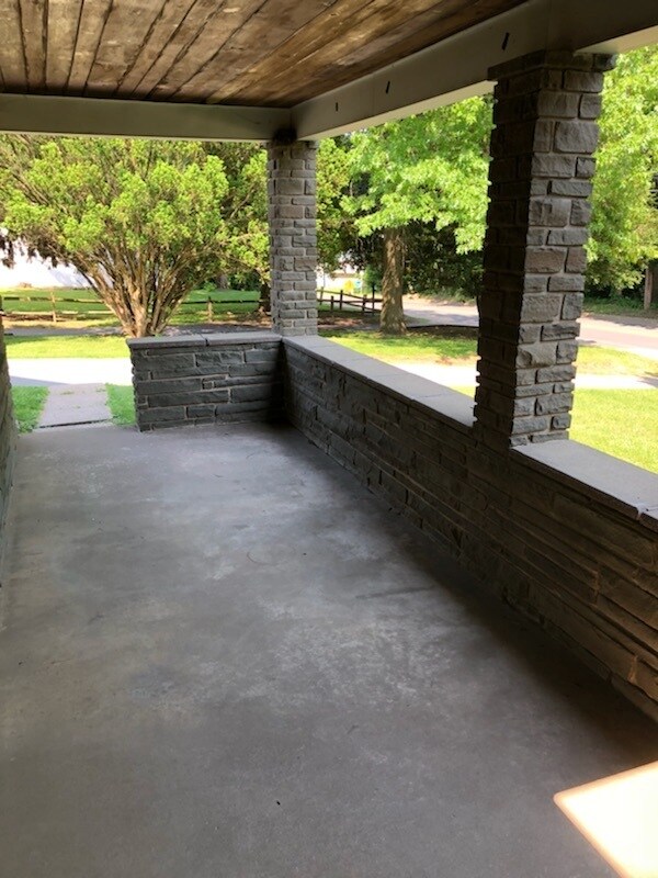 Foto del edificio - Renovated 3-Bedroom Home with Detached Gar...