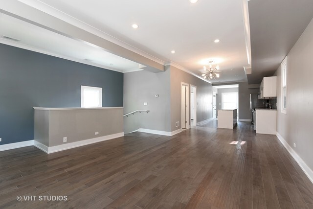 Living area south view - 3625 W Oakdale Ave