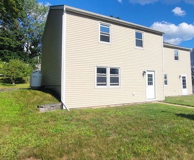 Building Photo - 6 Cedar Ln