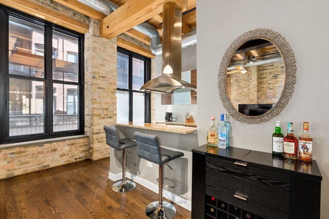Foto principal - 154 W Hubbard St