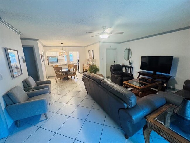 Building Photo - 207 Tropic Isle Dr