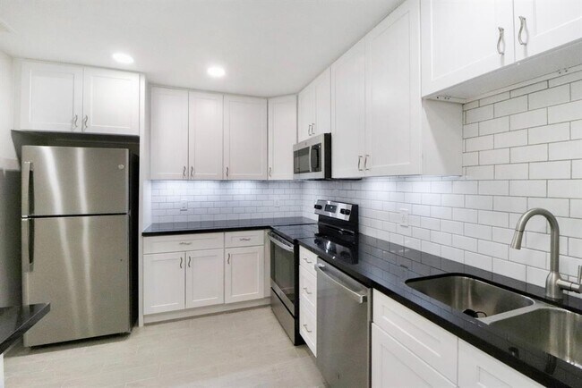 Building Photo - 5929 Queensloch Dr